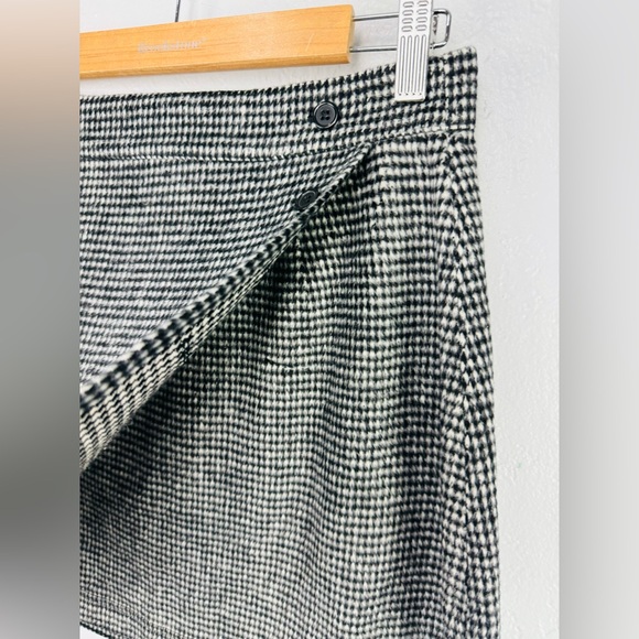 NWT RYLEE + CRU BLACK grey HOUNDSTOOTH 3 Button Faux Wrap Mini Skirt - Picture 2 of 7